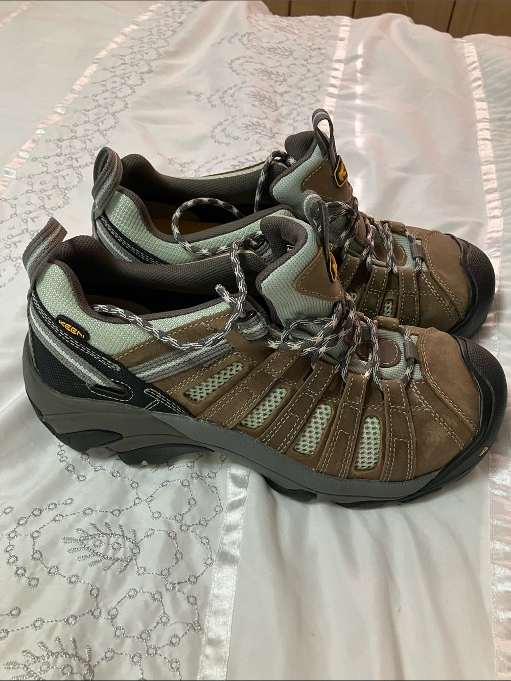 Keen Women’s Brown and Light Gray Low-Cut Hiking Shoes Steel Toe Safety Shoes